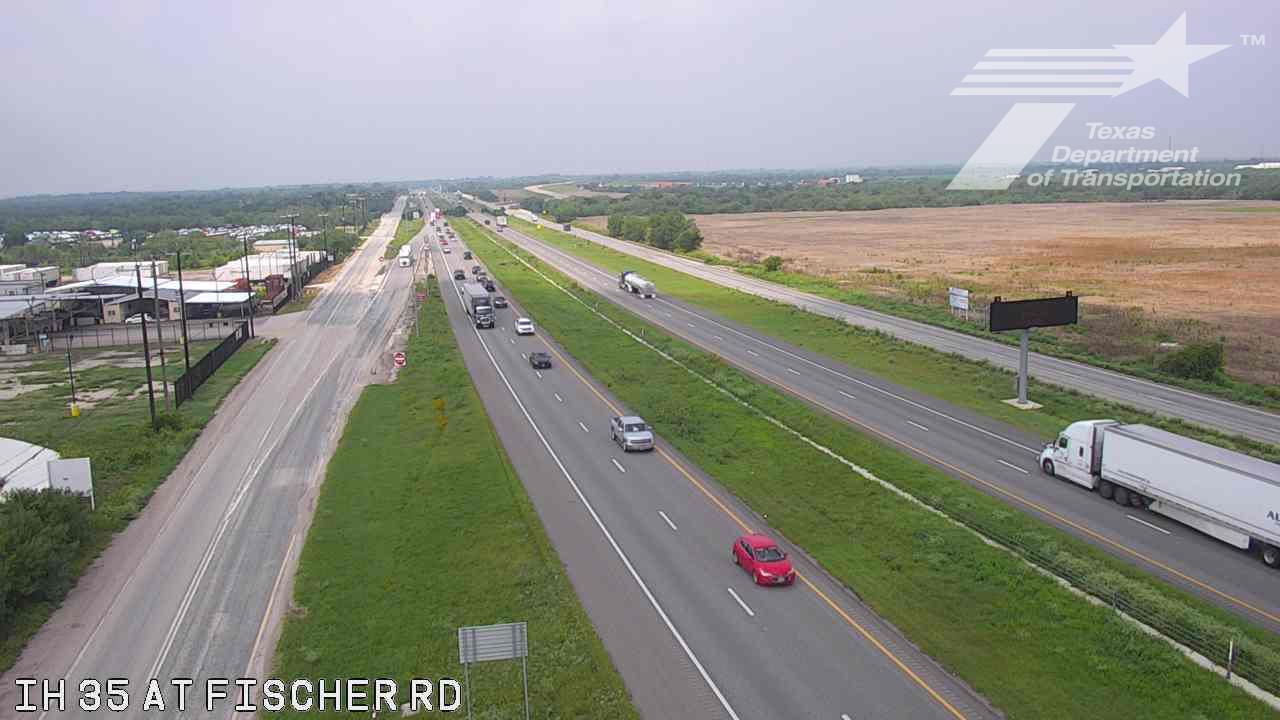 Live snapshot from IH 35 at Fischer Rd