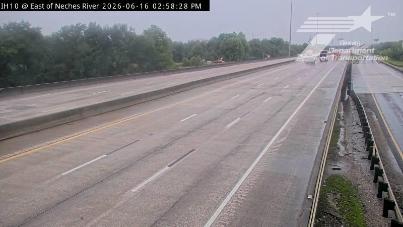 Live snapshot from BMT - IH-10 @ East of Neches River