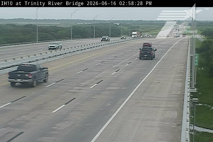 Live snapshot from BMT - IH-10 @ Trinity River Bridge - Wallisville