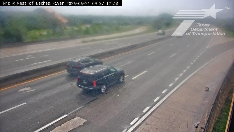 Live snapshot from BMT - IH-10 @ West of Neches River