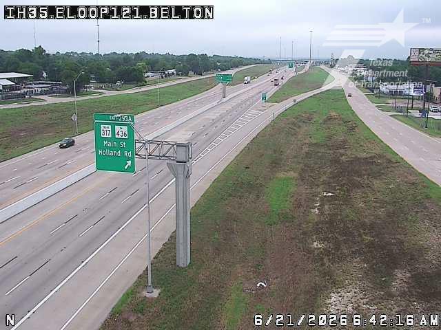 Live snapshot from IH35 North of E Loop 121
