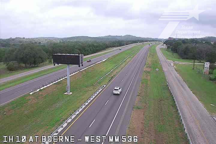 Live snapshot from IH 10 at Boerne - West (MM 536)