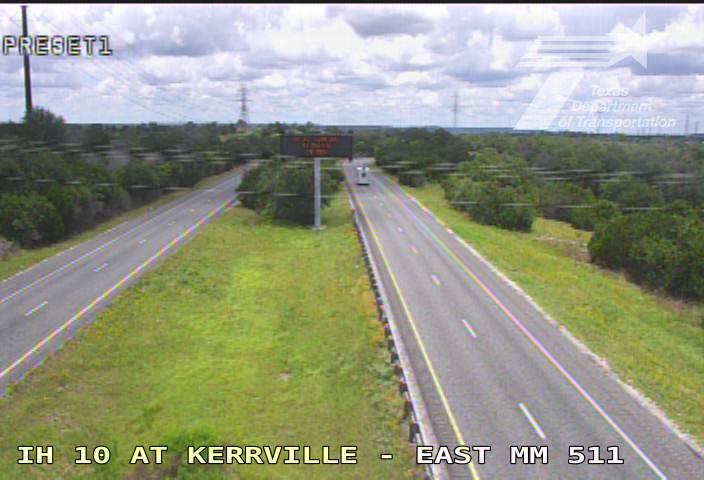 Live snapshot from IH 10 at Kerrville - East (MM 511)