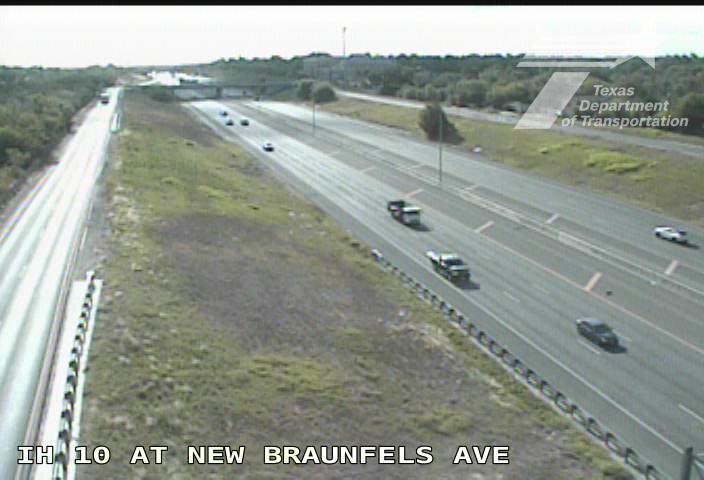 Live snapshot from IH 10 at New Braunfels Ave