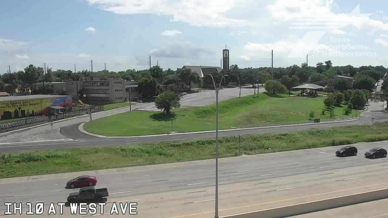 Live snapshot from IH 10 at West Ave