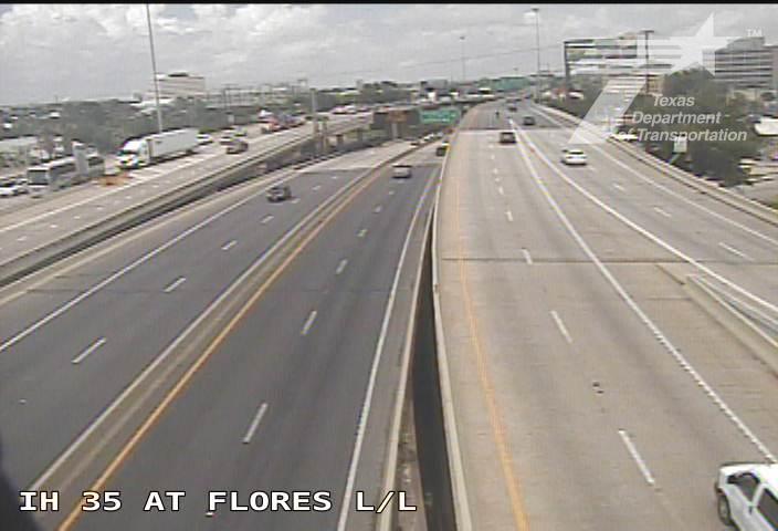 Live snapshot from IH 35 at Flores (Lower Lvl)