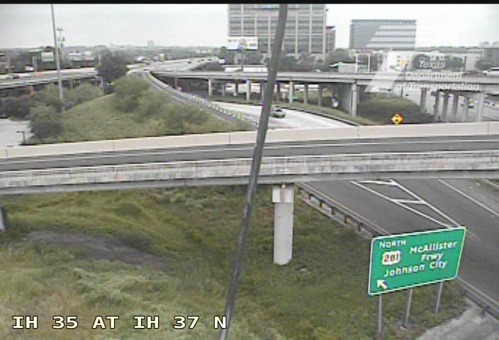 Live snapshot from IH 35 at IH 37 N