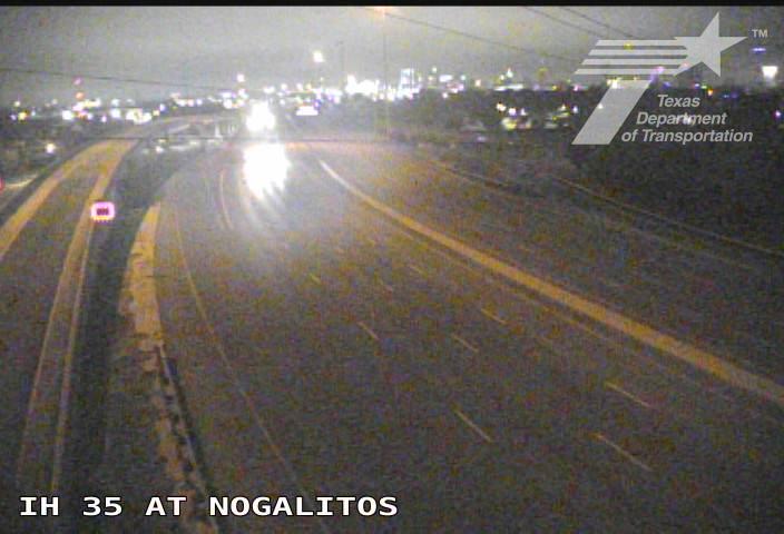 Live snapshot from IH 35 at Nogalitos