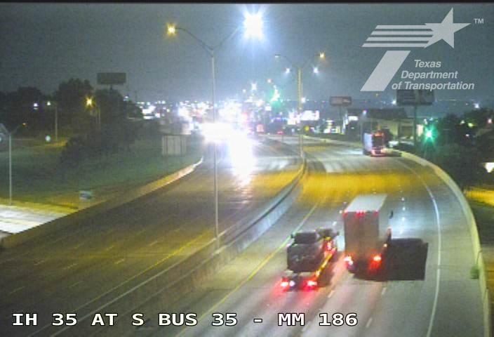 Live snapshot from IH 35 at S Bus 35 (MM 186)