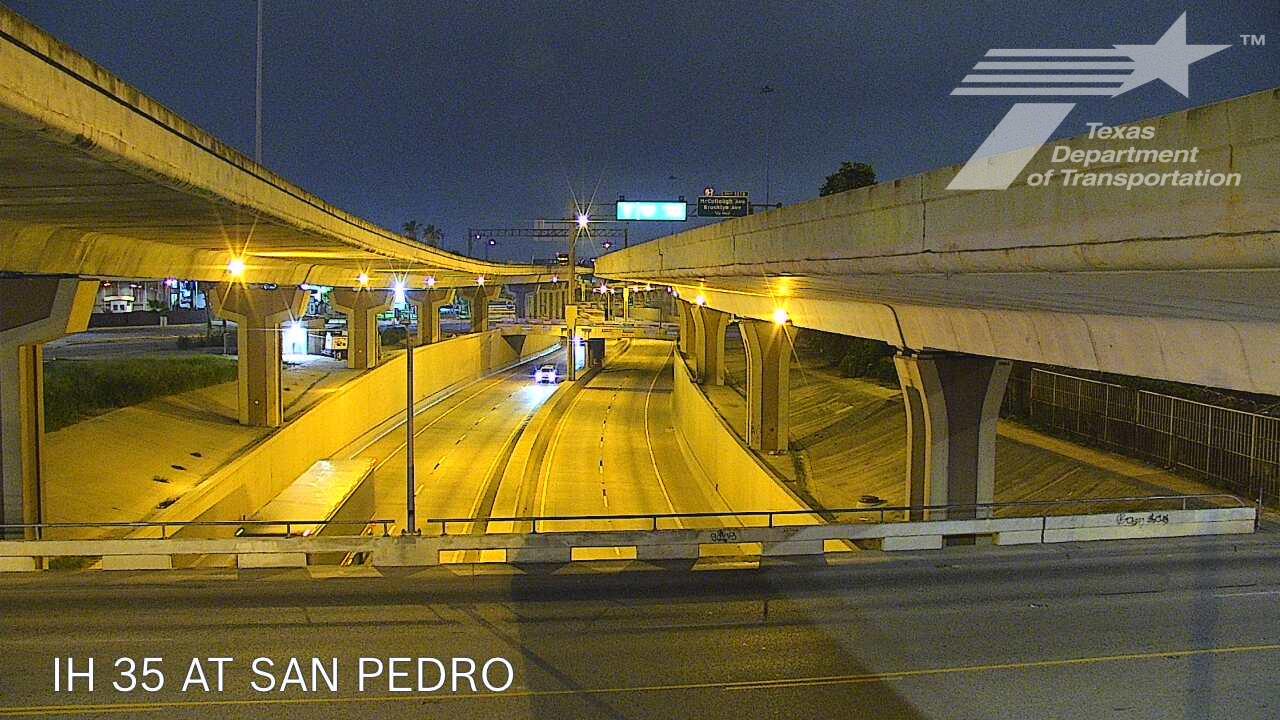 Live snapshot from IH 35 at San Pedro