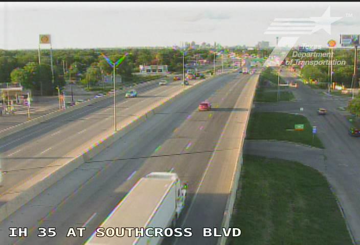 Live snapshot from IH 35 at Southcross