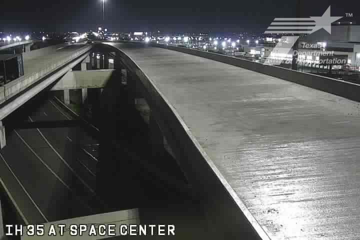 Live snapshot from IH 35 at Space Center