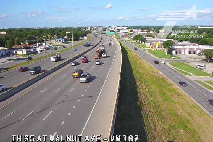 Live snapshot from IH 35 at Walnut Ave (MM 187)