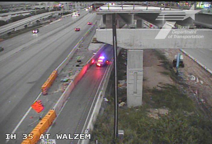 Live snapshot from IH 35 at Walzem