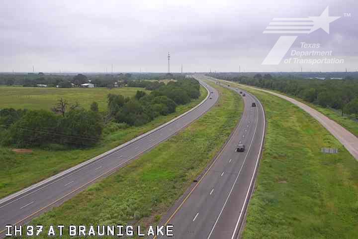 Live snapshot from IH 37 at Braunig Lake