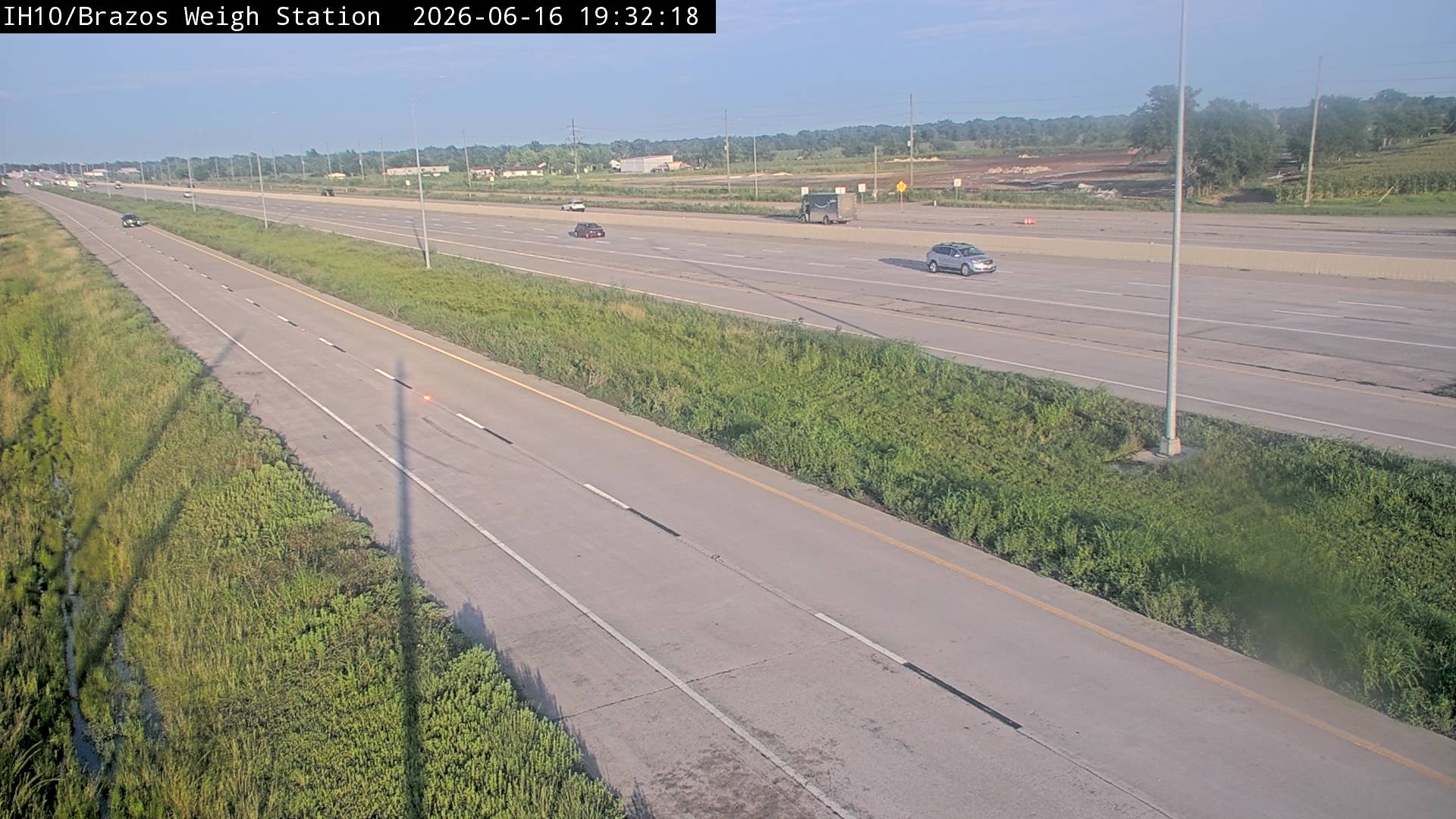 Live snapshot from IH-10 @ Brazos River WB Weigh Station