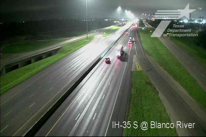 Live snapshot from IH-35 @ Blanco River