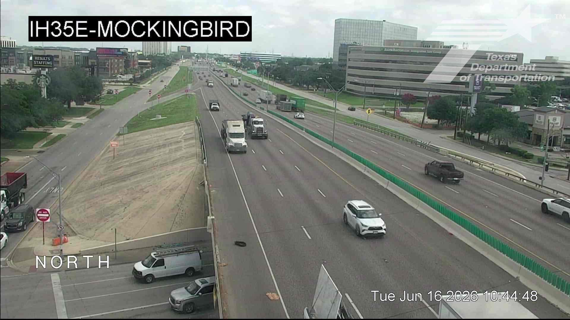 Live snapshot from IH35E @ Mockingbird