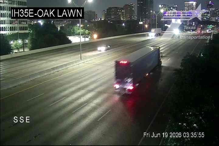 Live snapshot from IH35E @ Oak Lawn