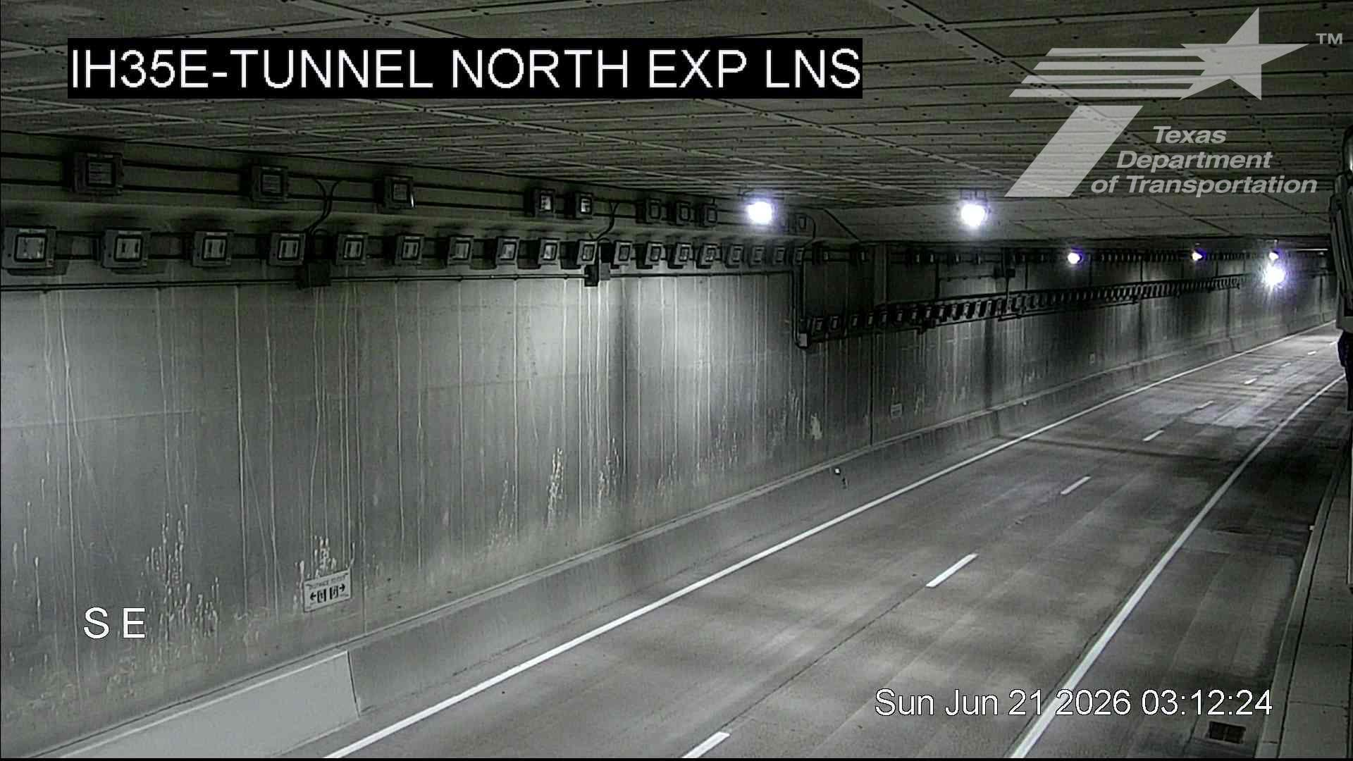 Live snapshot from IH35E @ Tunnel NB Express Lane