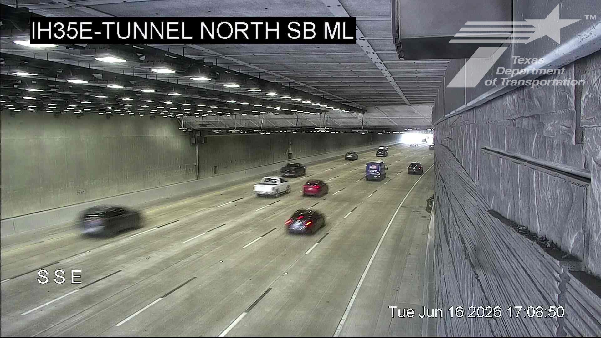Live snapshot from IH35E @ Tunnel North SB ML