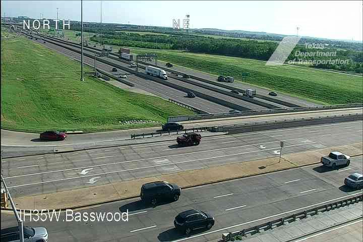 Live snapshot from IH35W @ Basswood