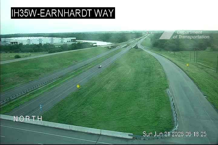 Live snapshot from IH35W @ Earnhardt Way